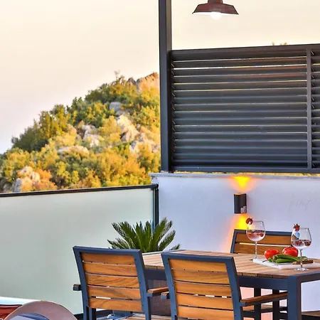 Dera Villa
